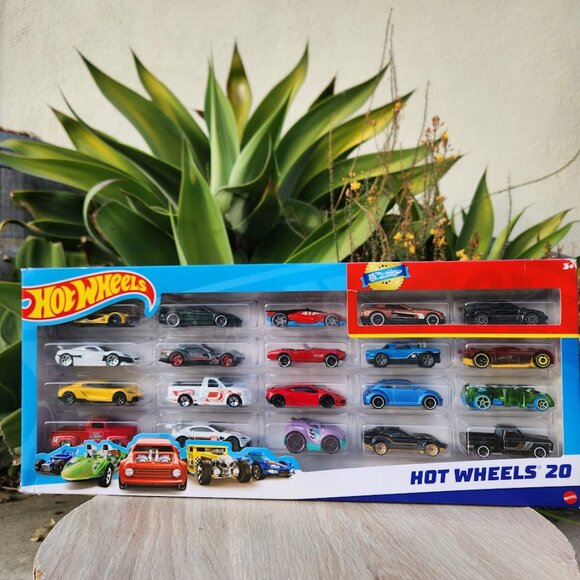 NEW HOT WHEELS Pack Bundle 20 1:64 Scale Toy CHRISTMAS Vehicles Toy 20 Cars Vehi - Picture 2 of 7